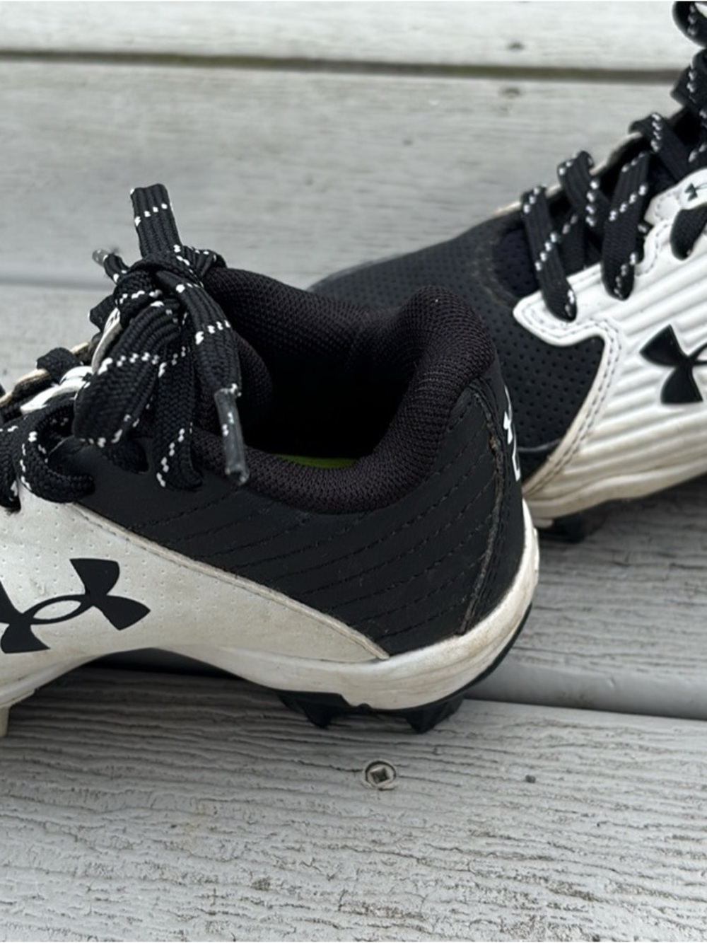 Under Armour Kids Black and White Cleat Sneakers size 10
